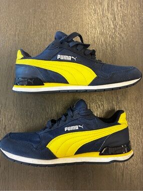 Puma Kids Navy and Yellow Classic Runner Sneakers
